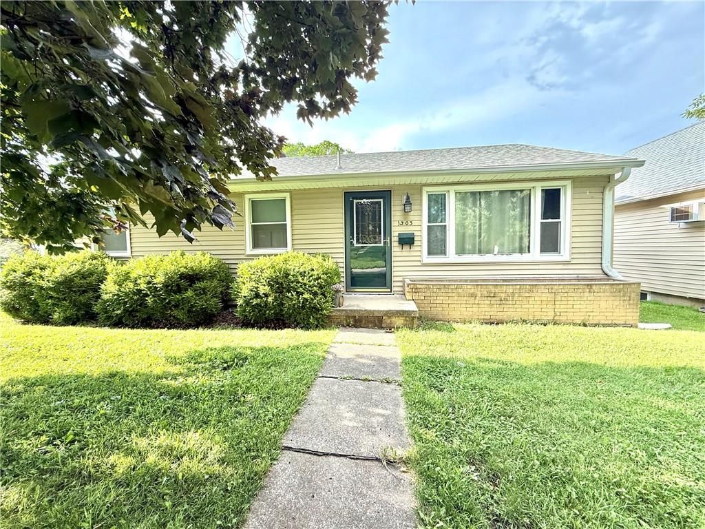 1303 E 3RD Street, Maryville, MO 64468