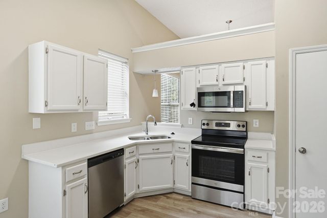 7200 Daerwood Place, Charlotte, NC 28215