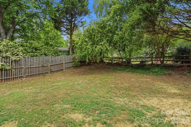 7200 Daerwood Place, Charlotte, NC 28215