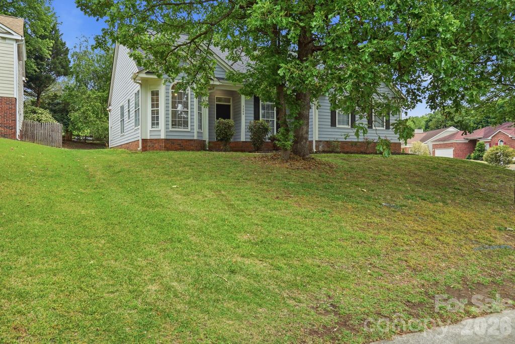 7200 Daerwood Place, Charlotte, NC 28215
