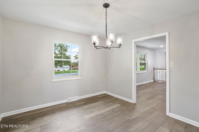 9422 Johnson Rd, Strawberry Plains, TN 37871