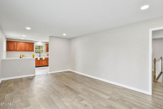 9422 Johnson Rd, Strawberry Plains, TN 37871