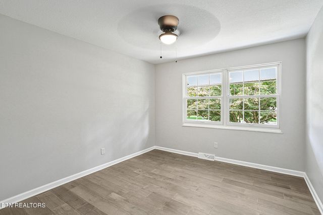 9422 Johnson Rd, Strawberry Plains, TN 37871