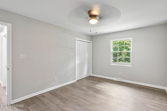 9422 Johnson Rd, Strawberry Plains, TN 37871