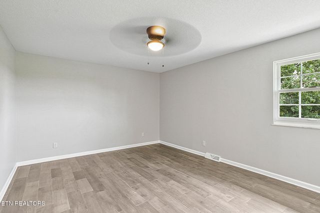 9422 Johnson Rd, Strawberry Plains, TN 37871