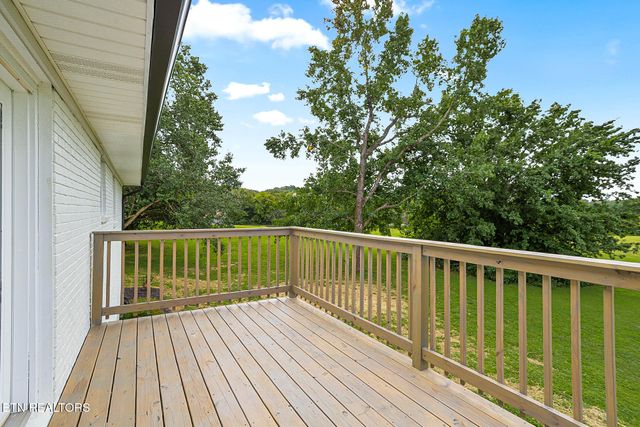 9422 Johnson Rd, Strawberry Plains, TN 37871