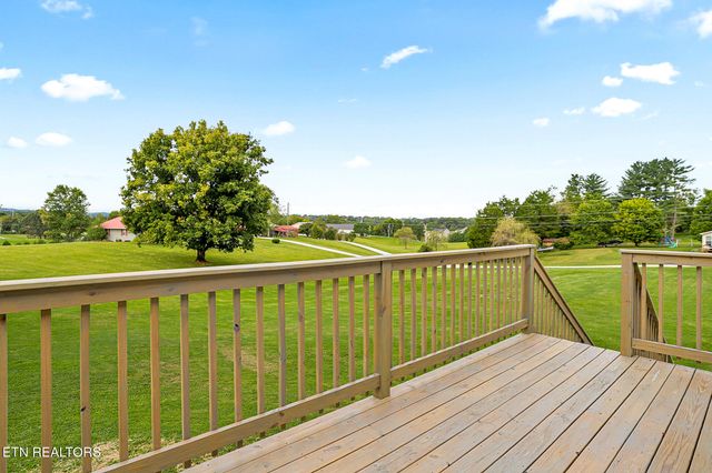 9422 Johnson Rd, Strawberry Plains, TN 37871