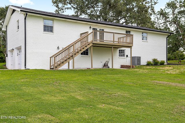 9422 Johnson Rd, Strawberry Plains, TN 37871