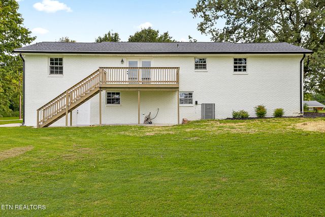 9422 Johnson Rd, Strawberry Plains, TN 37871