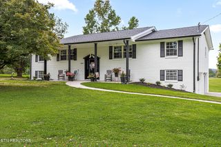 9422 Johnson Rd, Strawberry Plains, TN 37871