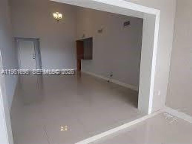 9417 Fontainebleau Blvd 214, Miami, FL 33172