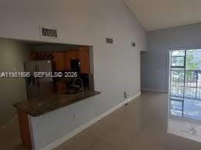 9417 Fontainebleau Blvd 214, Miami, FL 33172
