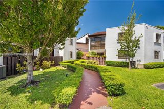 9417 Fontainebleau Blvd 214, Miami, FL 33172