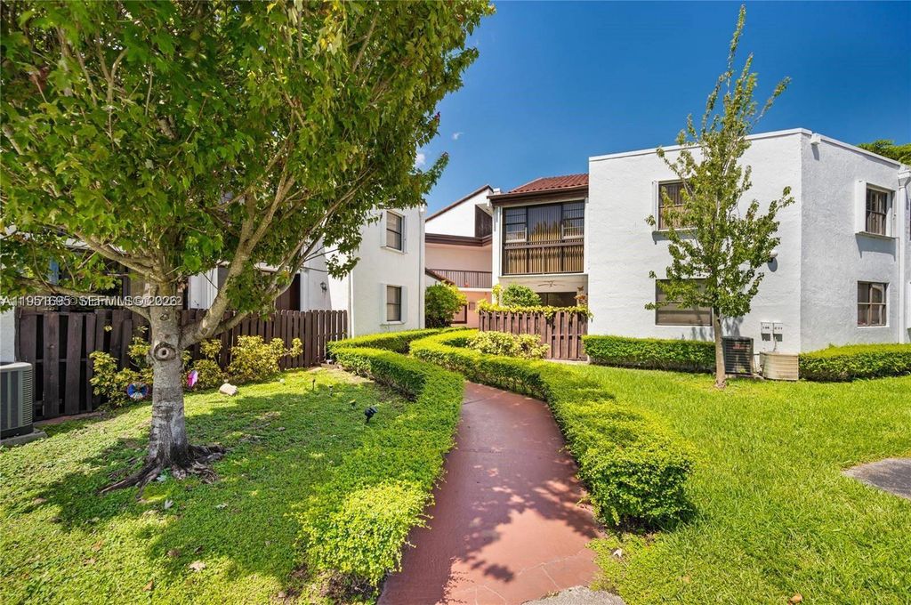 9417 Fontainebleau Blvd 214, Miami, FL 33172