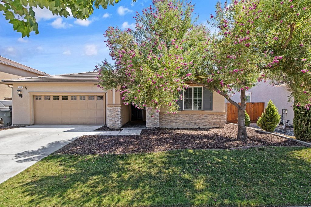 4351 W Oriole Court, Visalia, CA 93291