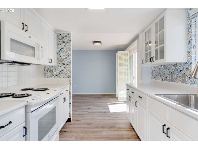 16655 Sw KING CHARLES Ave, King City, OR 97224