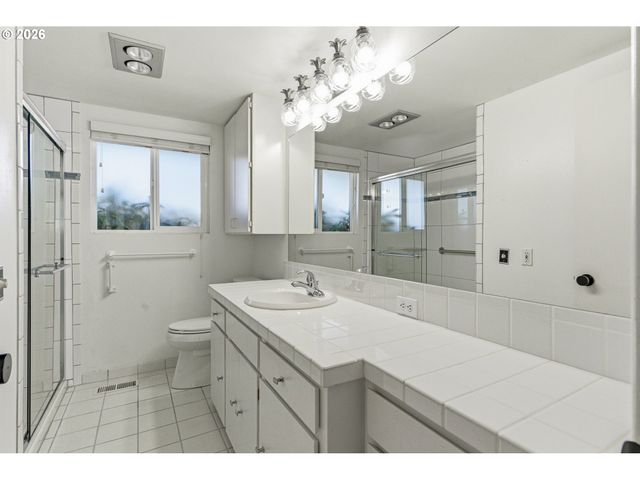 16655 Sw KING CHARLES Ave, King City, OR 97224