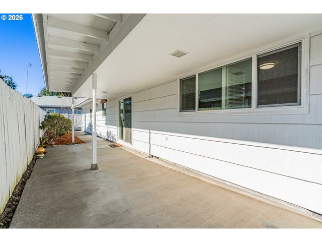 16655 Sw KING CHARLES Ave, King City, OR 97224