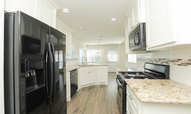 10914 Barker View Drive, Cypress, TX 77433