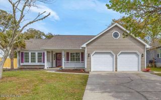 1694 Lake Tree Drive SW, Ocean Isle Beach, NC 28469