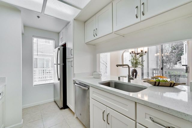 2709 Oak Rd G, Walnut Creek, CA 94597