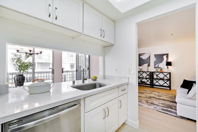 2709 Oak Rd G, Walnut Creek, CA 94597