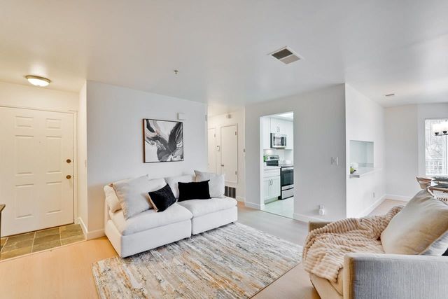 2709 Oak Rd G, Walnut Creek, CA 94597