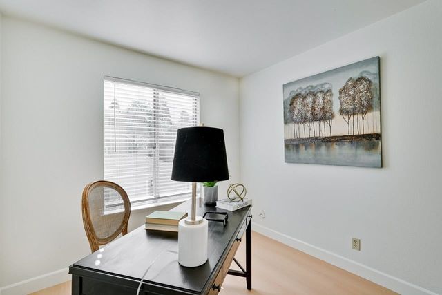 2709 Oak Rd G, Walnut Creek, CA 94597