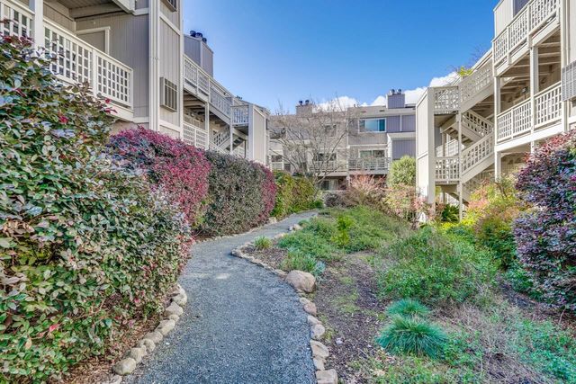 2709 Oak Rd G, Walnut Creek, CA 94597