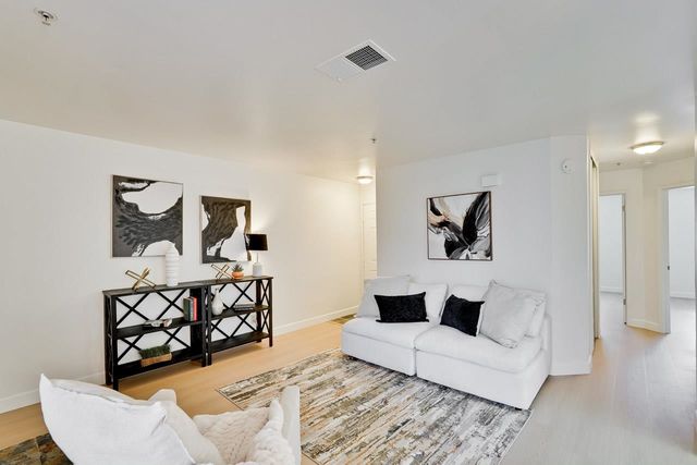 2709 Oak Rd G, Walnut Creek, CA 94597