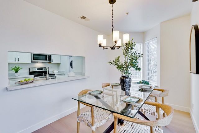 2709 Oak Rd G, Walnut Creek, CA 94597