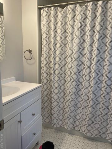 11 Tooker Avenue, Oyster Bay, NY 11771