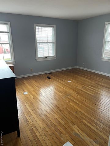 11 Tooker Avenue, Oyster Bay, NY 11771