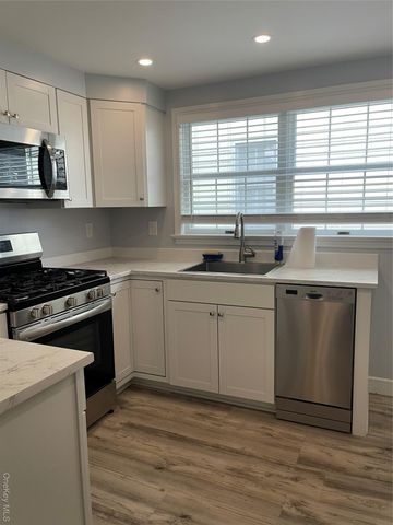 11 Tooker Avenue, Oyster Bay, NY 11771