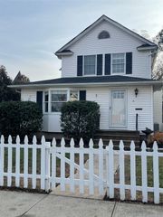 11 Tooker Avenue, Oyster Bay, NY 11771