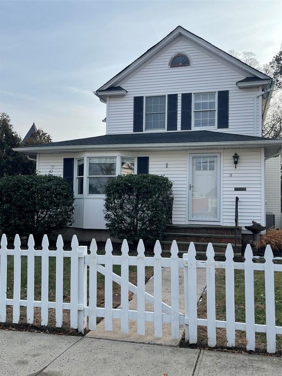 11 Tooker Avenue, Oyster Bay, NY 11771
