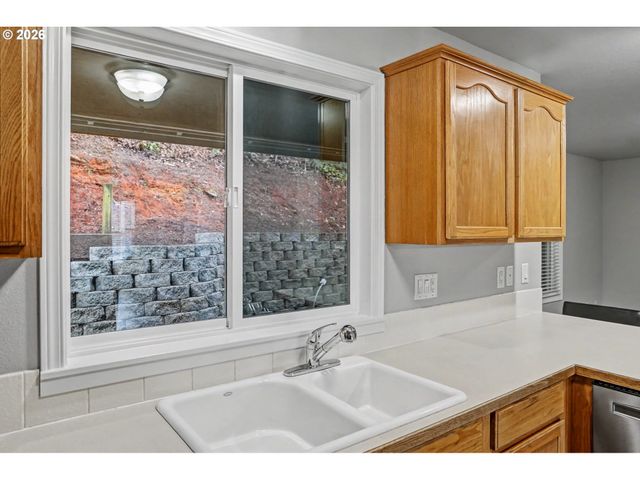 6049 FIRCREST St, Salem, OR 97306