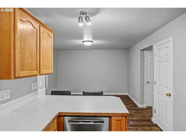 6049 FIRCREST St, Salem, OR 97306