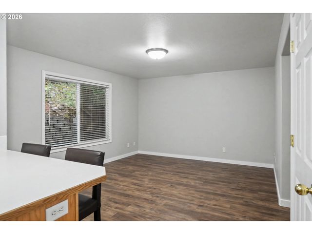 6049 FIRCREST St, Salem, OR 97306