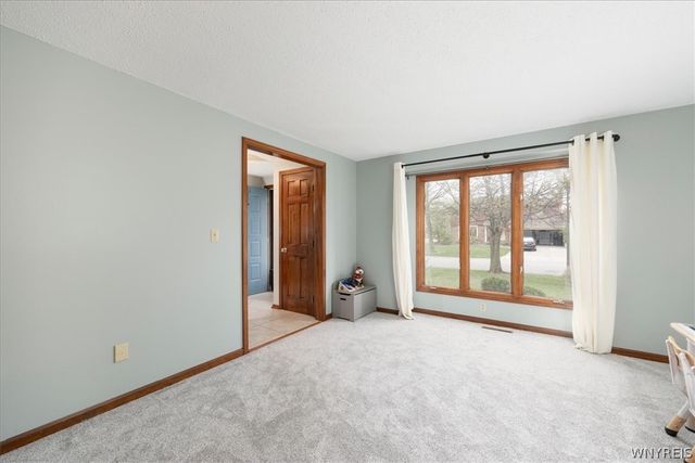 4 Gina Mdws Meadow, Amherst, NY 14051