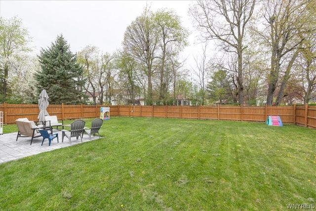 4 Gina Mdws Meadow, Amherst, NY 14051