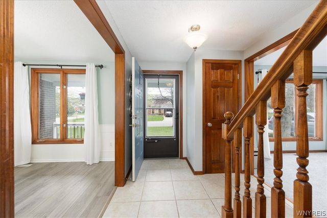 4 Gina Mdws Meadow, Amherst, NY 14051
