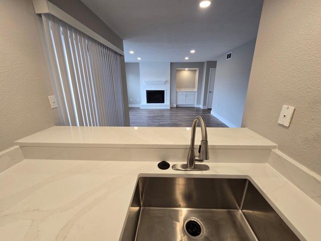 250 El Dorado Boulevard 101, Houston, TX 77598