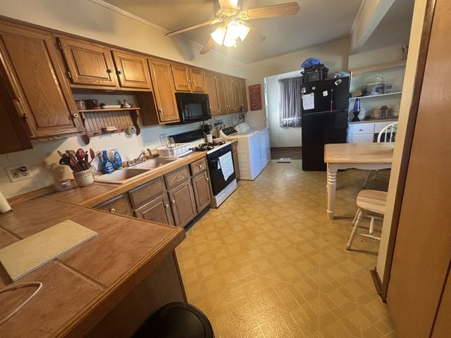 17 Sycamore Avenue, Carpentersville, IL 60110