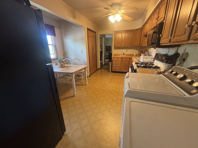17 Sycamore Avenue, Carpentersville, IL 60110