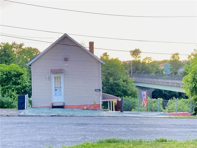 411 Rostraver St, Monessen, PA 15062