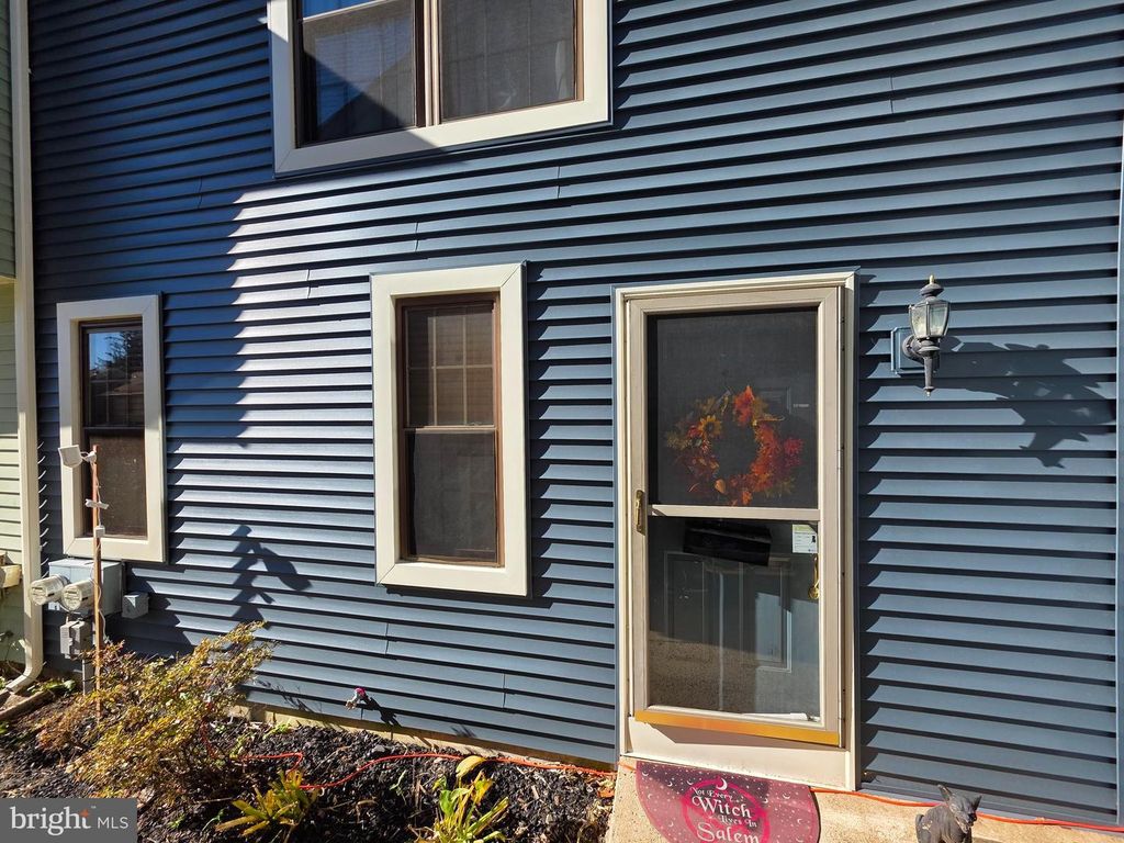 203 FRANKLIN CT, North Wales, PA 19454