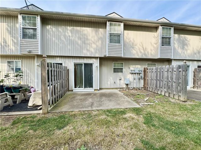 1335 SE Lexington Avenue, Lee's Summit, MO 64081