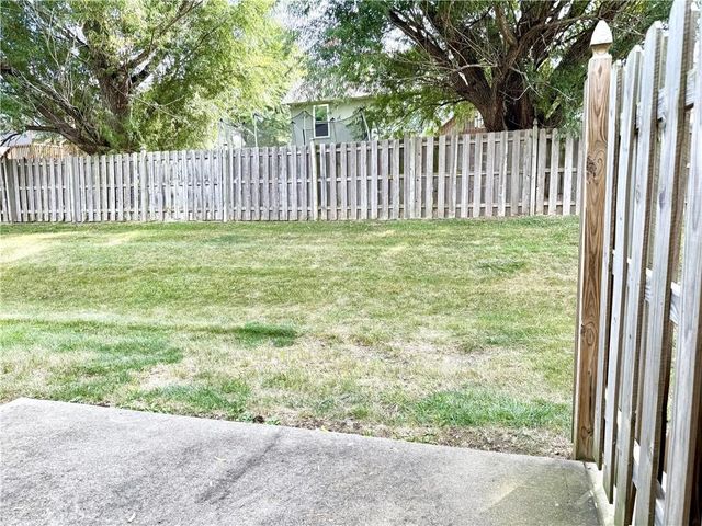 1335 SE Lexington Avenue, Lee's Summit, MO 64081