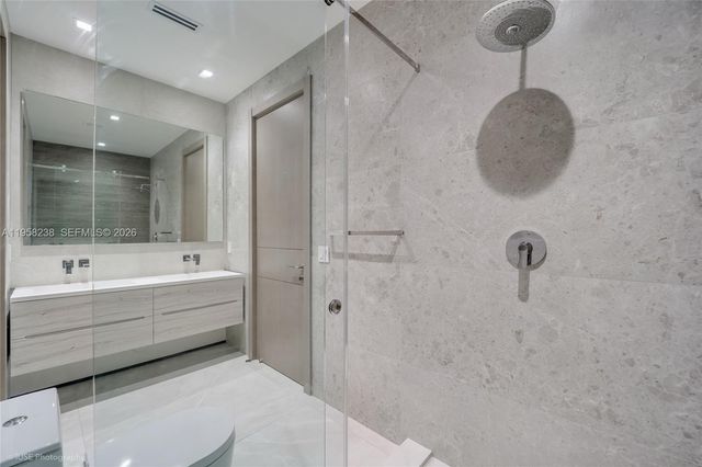 5825 Alton Rd, Miami Beach, FL 33140